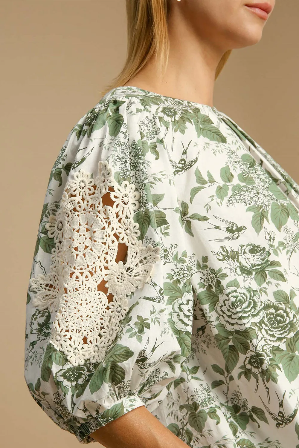 Floral Lace Trim Pleated Sleeve Blouse