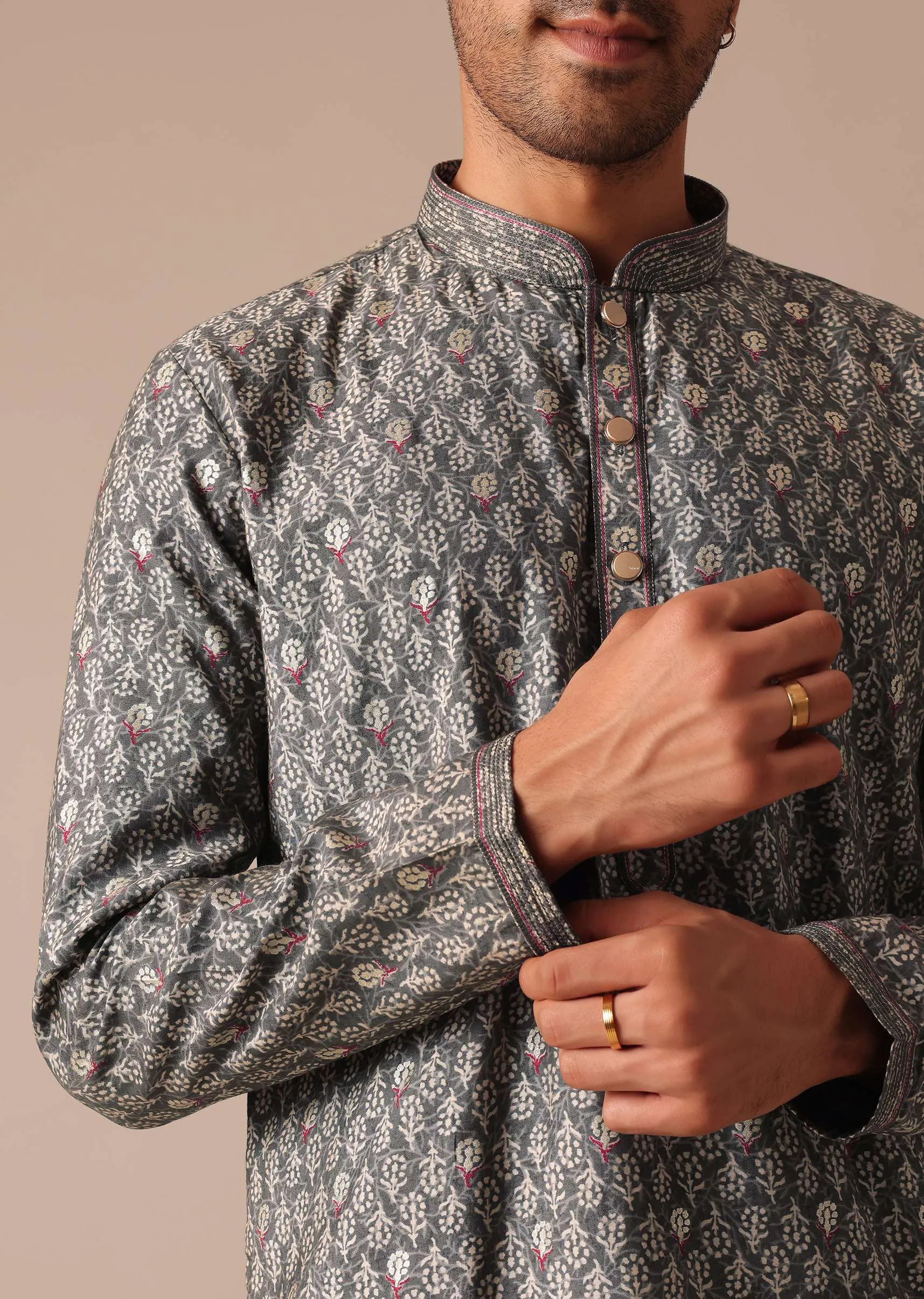 Grey Embroidered Kurta Set In Muslin Silk With Foil Work