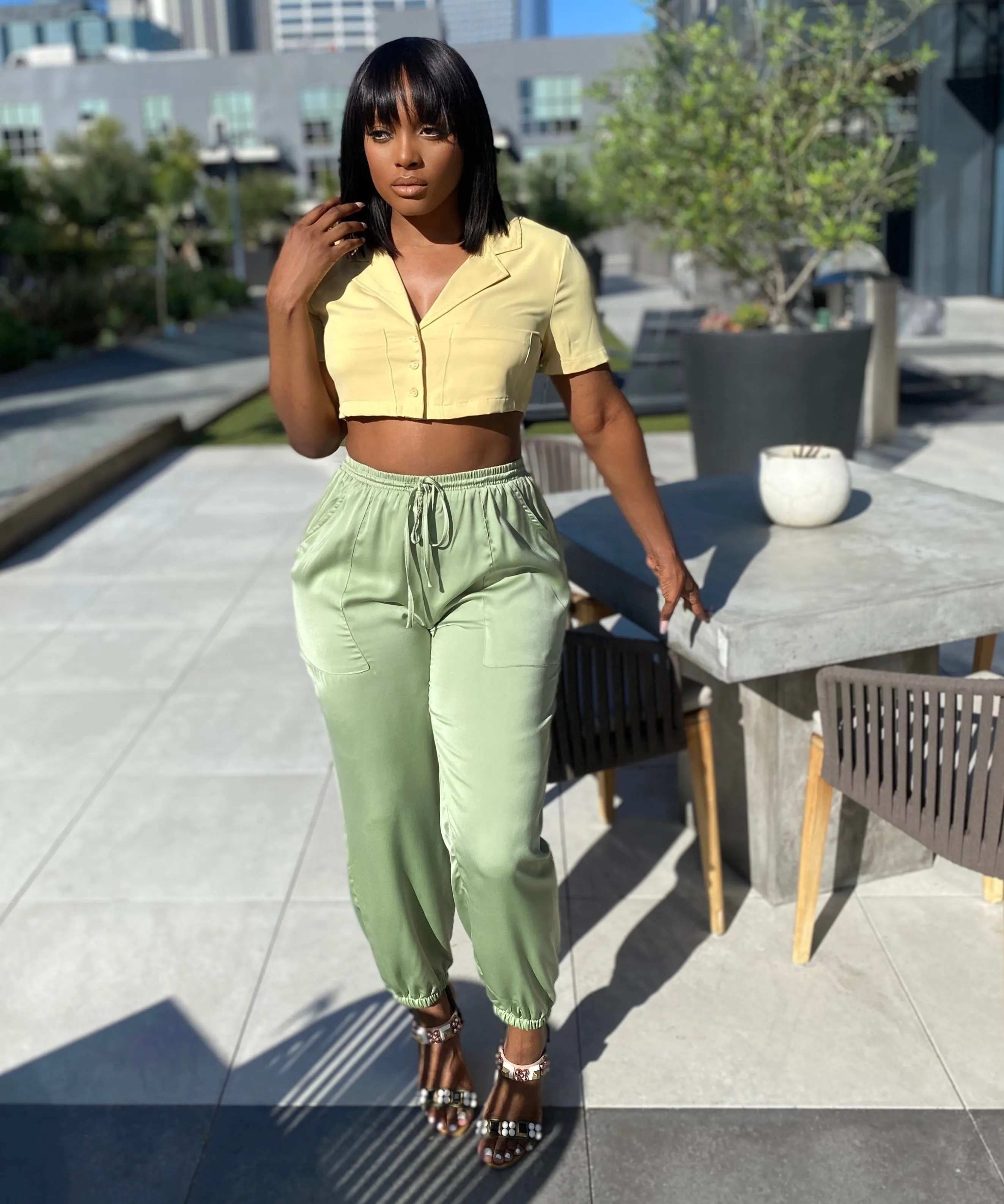 Peony satin pants | olive