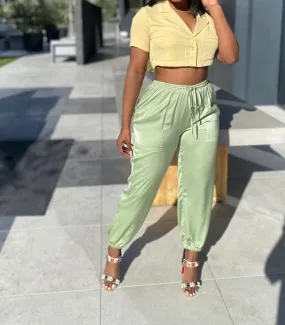 Peony satin pants | olive
